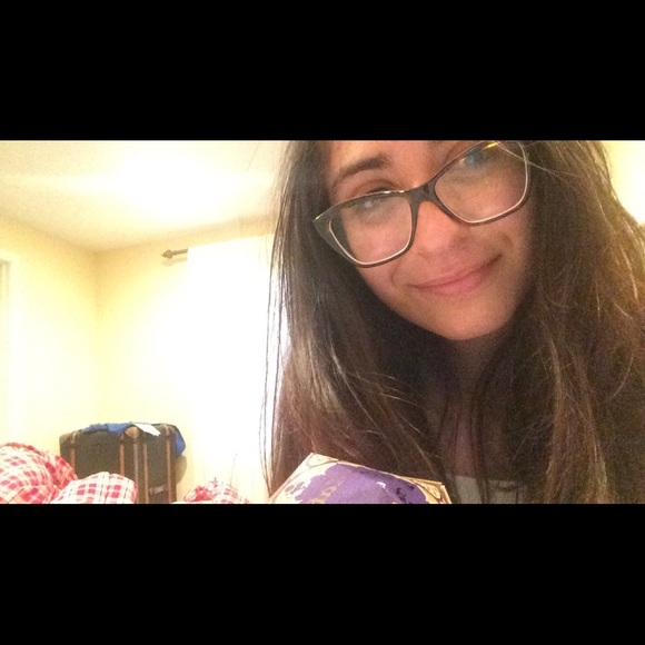 Meet your Posher, Caroline - Picture 1 of 1