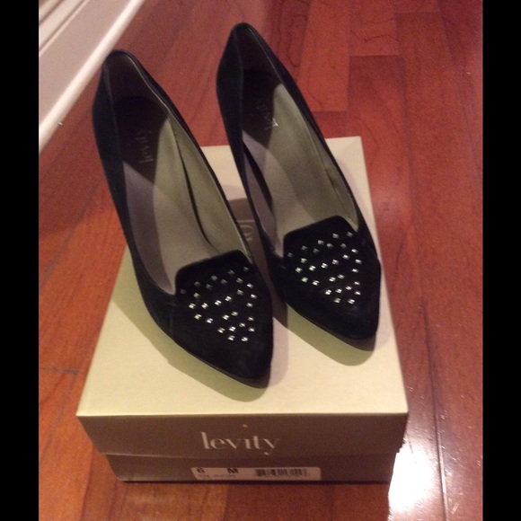 Levity Black pumps - Picture 1 of 2