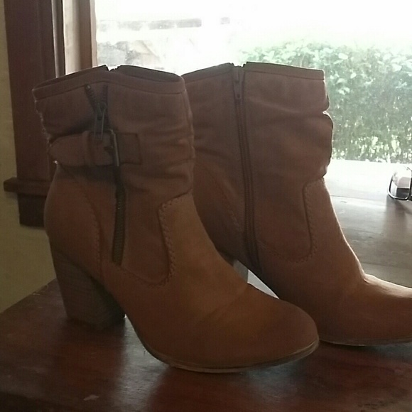Steve Madden Boots - Picture 2 of 2