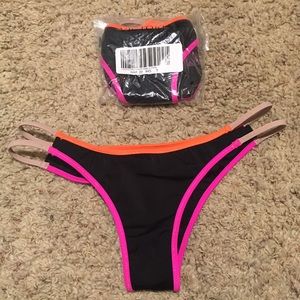 Black strappy itsy with contrast binding 👙