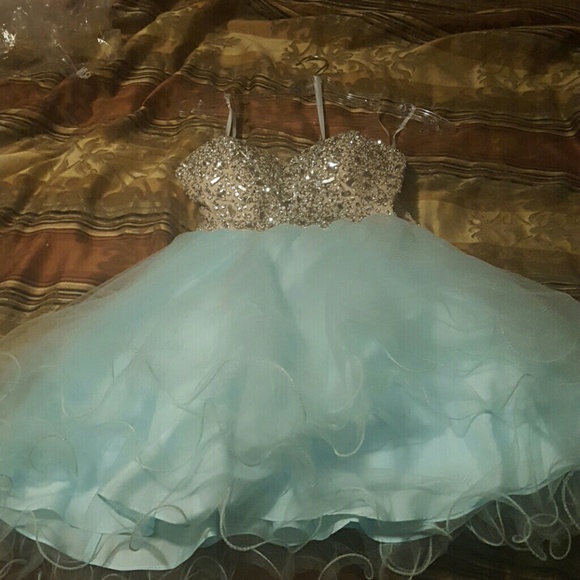 Prom dress - Picture 1 of 2