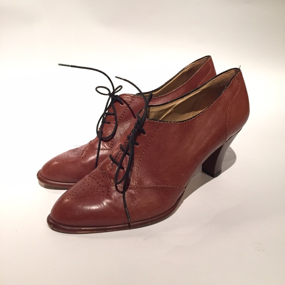 Vintage leather heeled lace up shoes 8.5