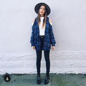 LF Cold Shoulder Flannel✨
