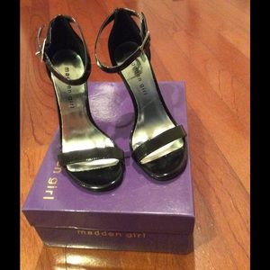 *SALE*Madden Girl strappy black sandals