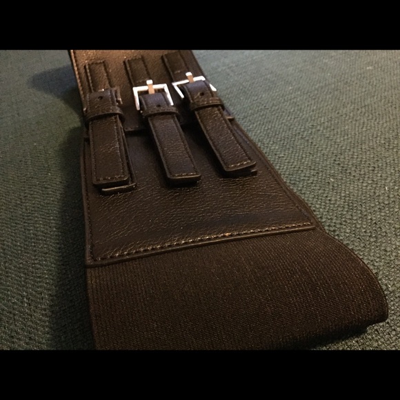 Black Wide Waist - Picture 3 of 3