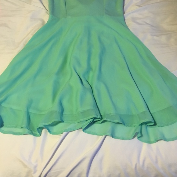 Light teal dress - Picture 3 of 3