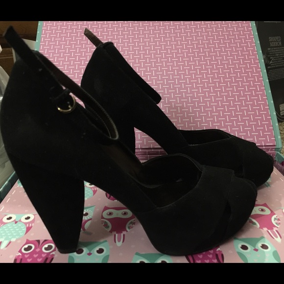 Nine West Black Suede Heels - size 9.5 4" heel