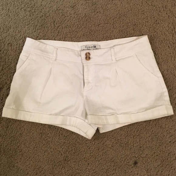 Cuffed white shorts