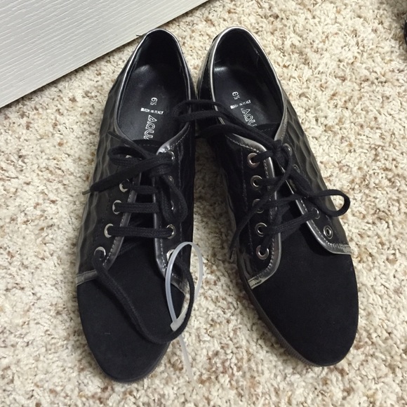 Aquatalia Sneaker Black sz 6.5