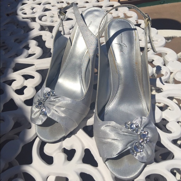 Formal Attire Silver Heels with Crystal Accent - Picture 1 of 3