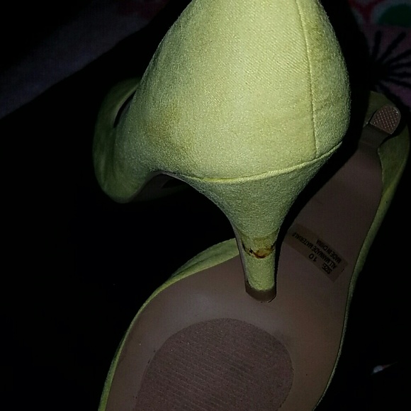 Reposh-Neon yellow suede heels - Picture 3 of 4