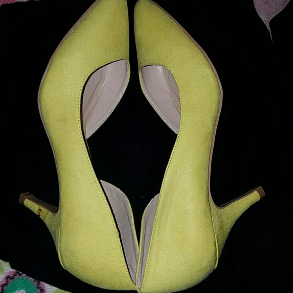 Reposh-Neon yellow suede heels - Picture 4 of 4