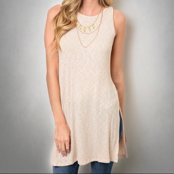 🆕 Stunning Sand Sleeveless Side Slit Tunic - Picture 2 of 4