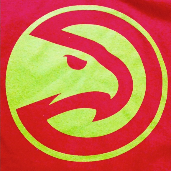 Tops - ๐Brand New Atlanta Hawks T-Shirt Tops - ๐Brand New Atlanta Hawks T-Shirt
