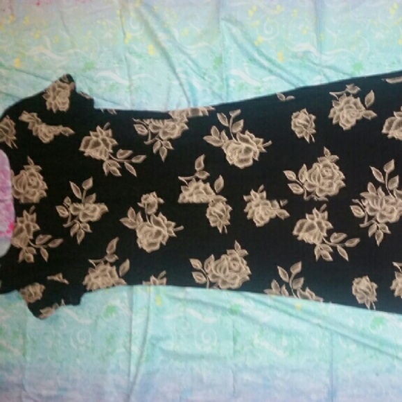 DeNiaL Stretchy black tight dress with tan flowers - Picture 4 of 4