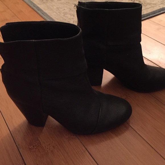 Ankle blk boots