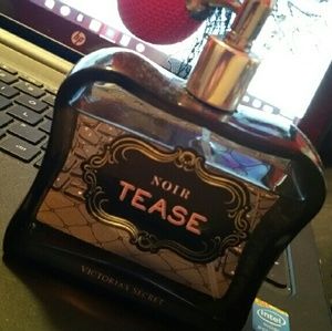 Victorias Secret Noir Tease perfume