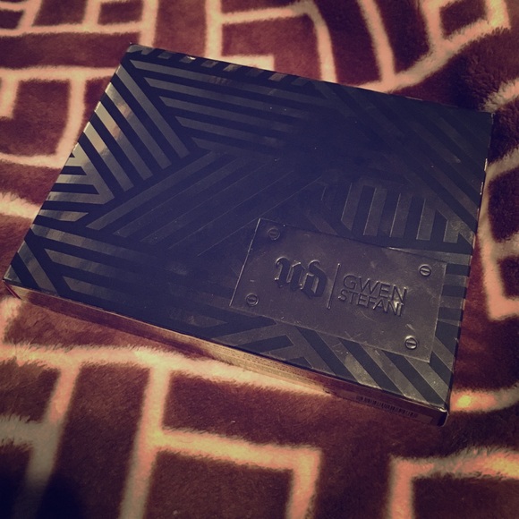 Urban Decay Gwen Blush Palette