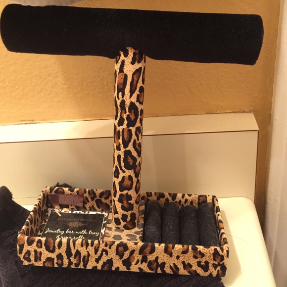Jewelry tray WITH FREE BELLY BUTTON RING.