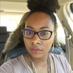 Meet your Posher, Deandra'
