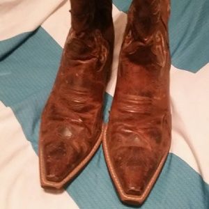 Ariat sniptos cowboy boots!