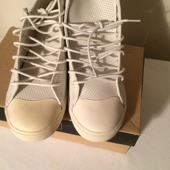 Generic Surplus White Men's Sneakers - Picture 1 of 4