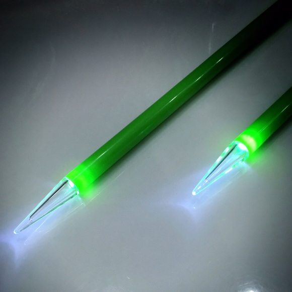 LED Light Up Knitting Needles for DIY - Picture 2 of 4