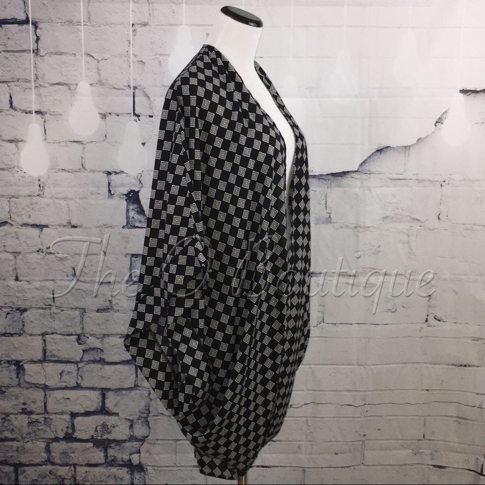 🎉CLEARANCE🎉 Black & White Kimono, Swim Cover-Up - Picture 3 of 3