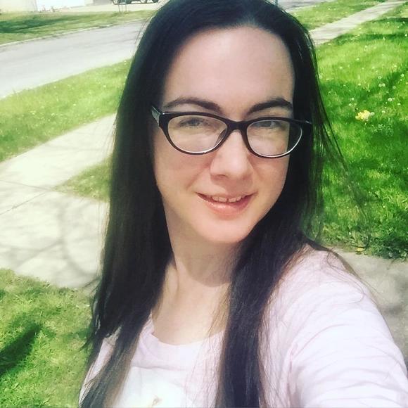 Meet your Posher, Angie - Picture 1 of 1