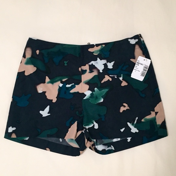 Floral shorts • size 2 • new with tag ! - Picture 1 of 3