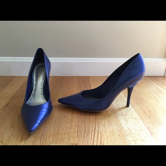 BCBG Blue pumps