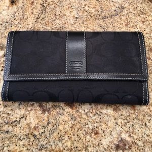 🎀NEW PRICE SALE🎀  🌹Authentic Coach wallet🌹