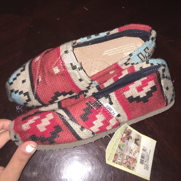 NWT Tribal Print TOMS Slip On Shoes