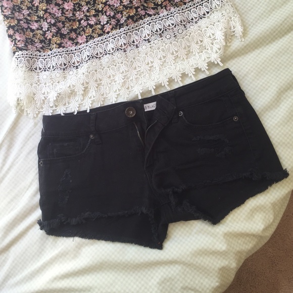 Bullhead black destroyed shorts