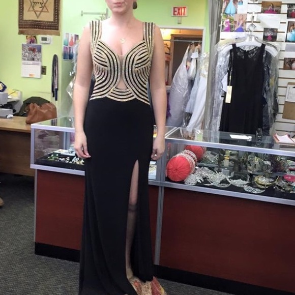 Formal dress! worn once and in excellent condition