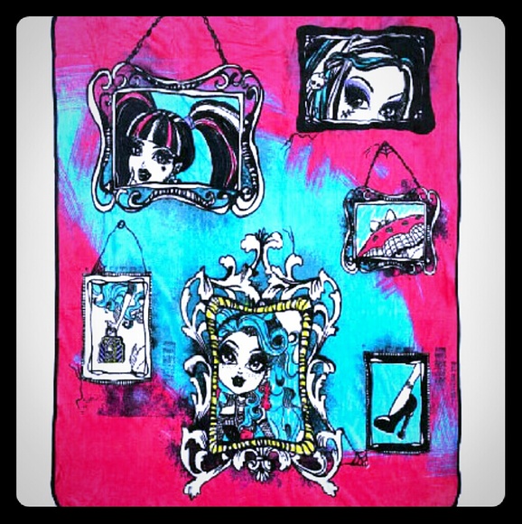 Sold Out Rare Monster High Throw Blanket NEW - Picture 1 of 1