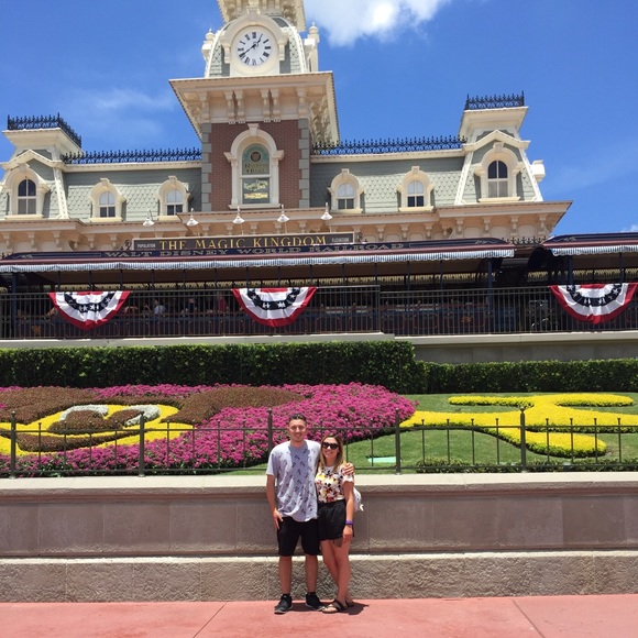 Meet your Posher, Danielle - Picture 3 of 3