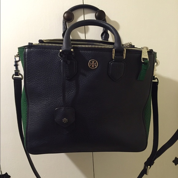 Tory Burch Robinson pebbled handbag.