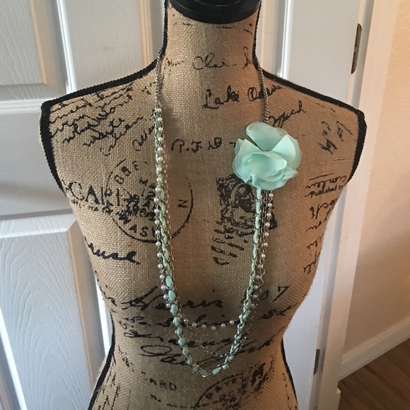 Fun multi layer necklace 🌺 - Picture 2 of 2