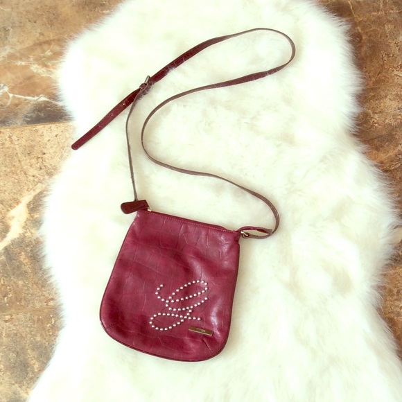 Guess magenta crossbody purse ❤️