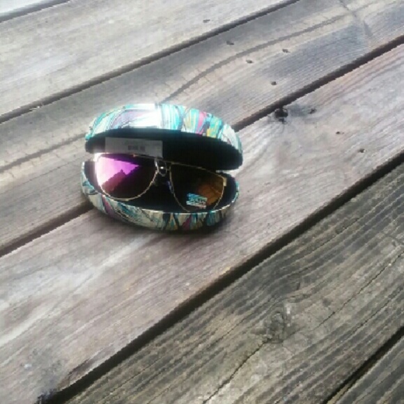 Sunglass case - Picture 2 of 2