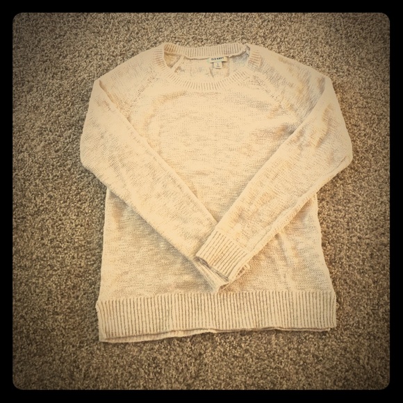 Cream colored sweater 💖