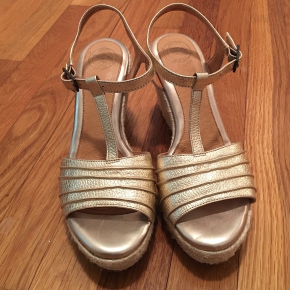 Metallic wedges