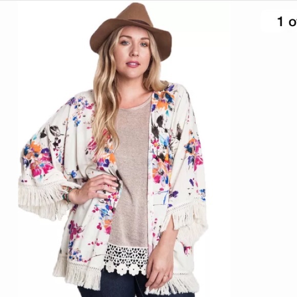 ISO Umgee floral kimono size XL or bigger!!! NFS - Picture 3 of 4