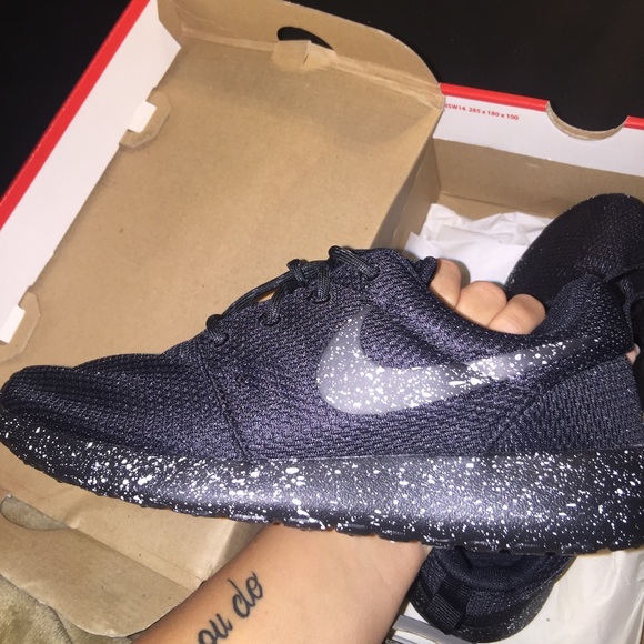 Custom made Nike rosche ones - Picture 1 of 4