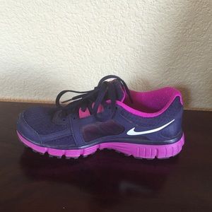 Nike Dual Fusion Size 6
