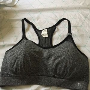 Damson now sports bra