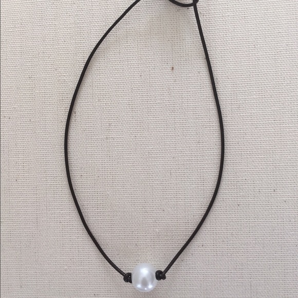 Dark brown leather and Pearl necklace!✨