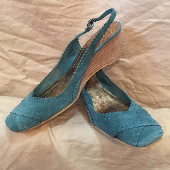 EUC Teal Nine West suede wedge saddles