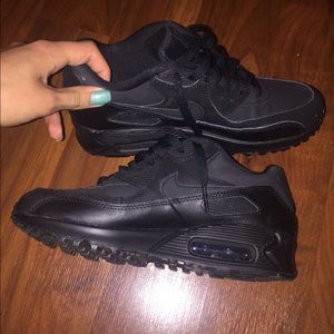 All black nike air max